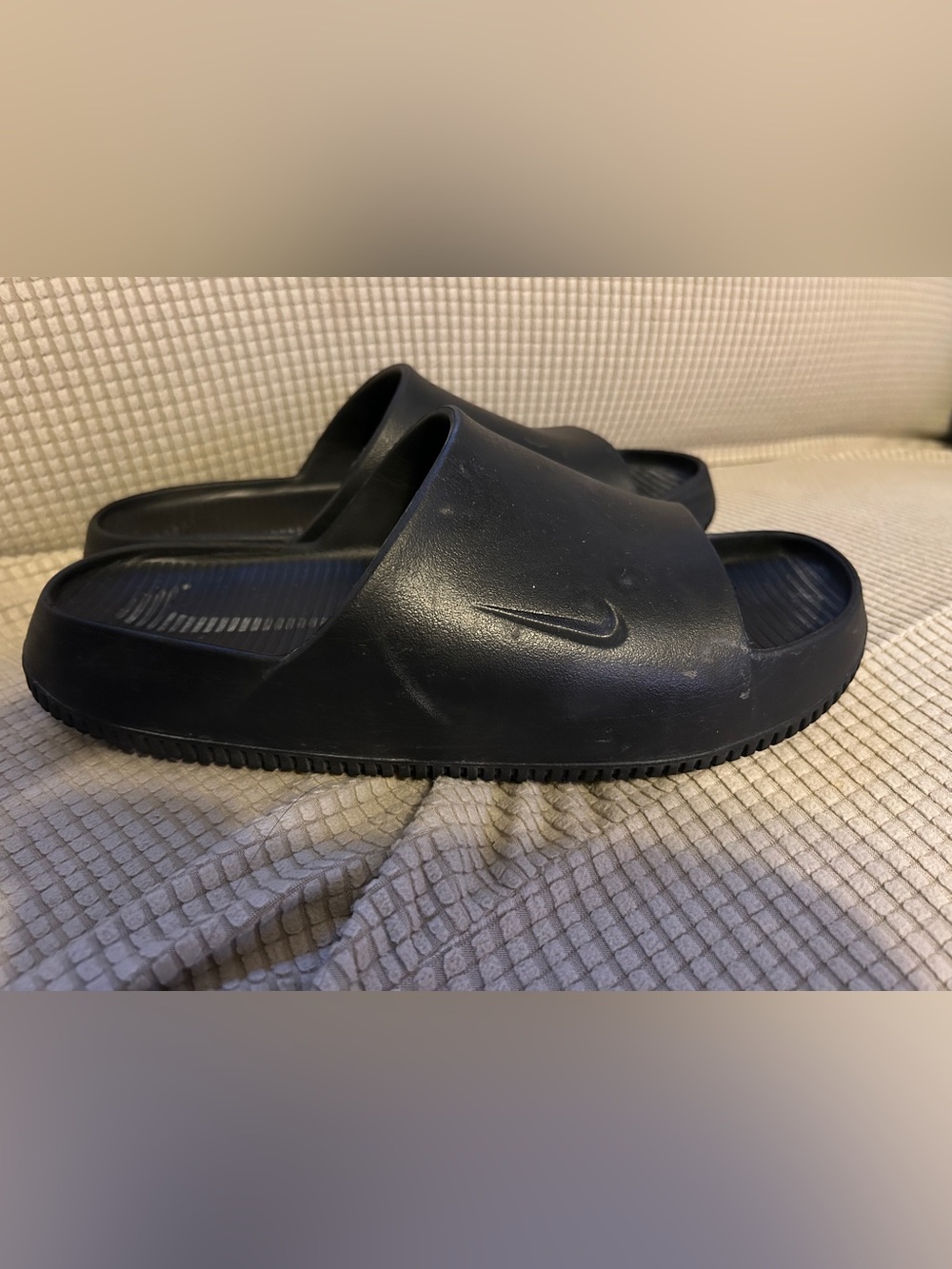 Gently used Nike Black Men's Slide Sandals with Subtle Swoosh